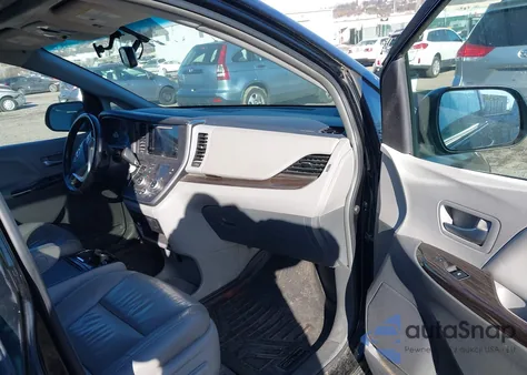 2015 Toyota Sienna Xle 8 Passenger z USA, uszkodzony, nr VIN 5TDYK3DC3FS606000